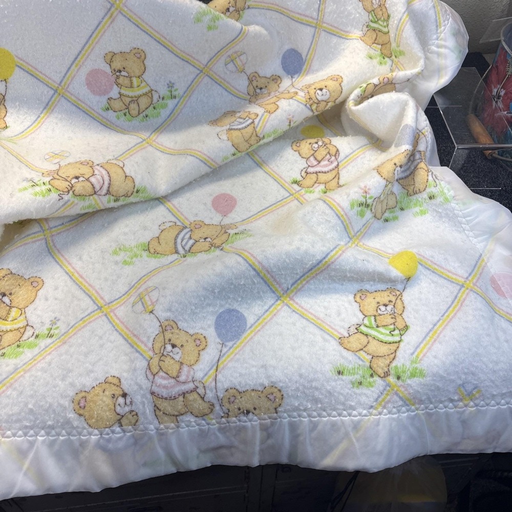 Vtg~1980 Toddle Time Bears and Balloons w/White Satin Edge~Retro